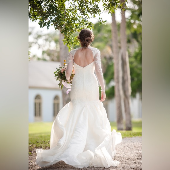 DAVID'S BRIDAL SLEEVE WEDDING DRESS - Picture 9 of 12